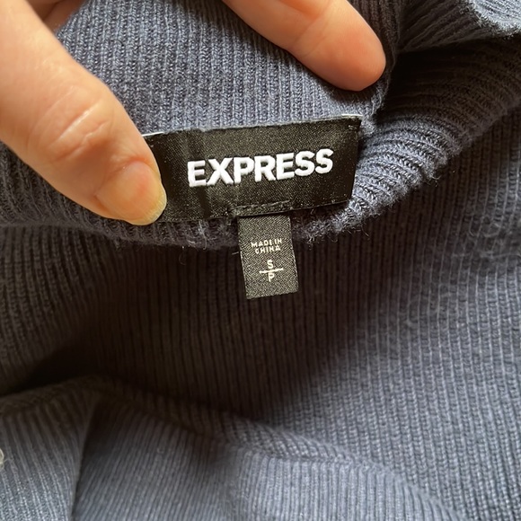 Express Sweater - Picture 3 of 4